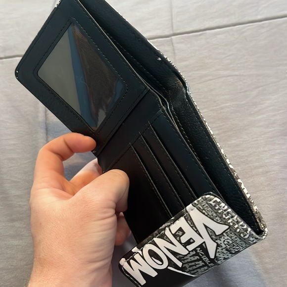 Marvel Venom brand new snap wallet - Picture 3 of 3